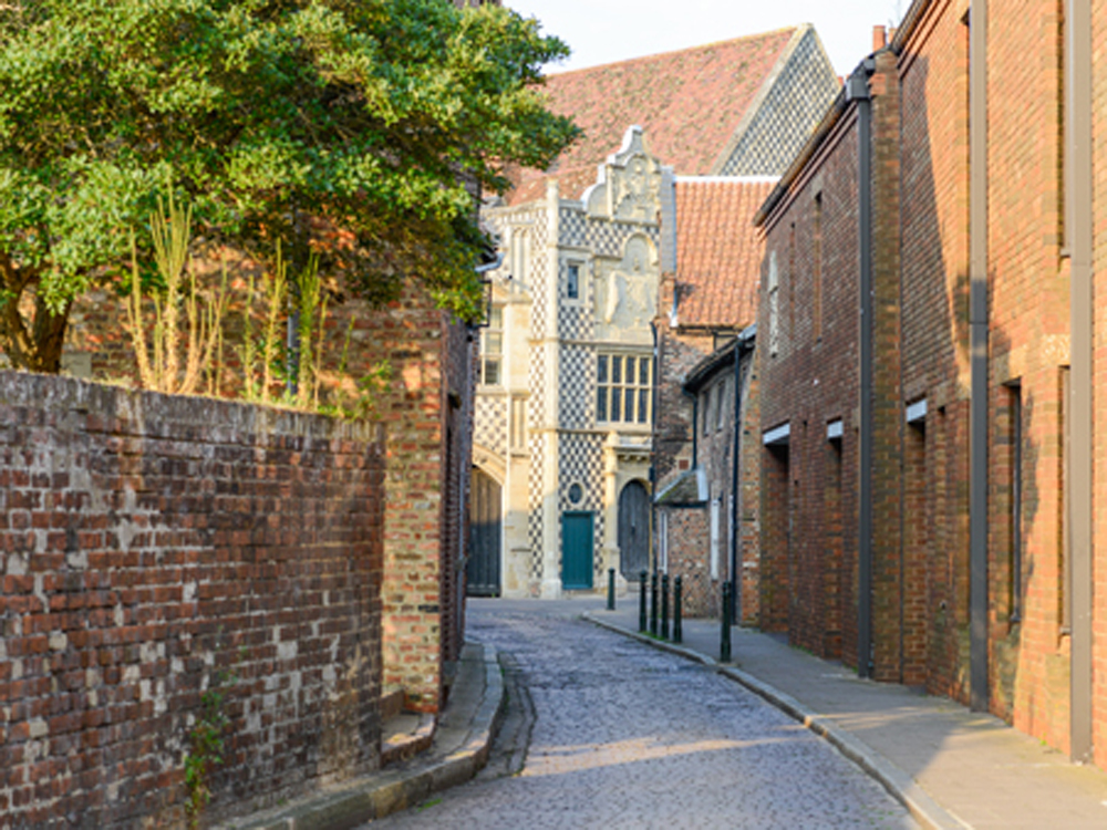 The cobbled streets leading up to King's Lynn Town Hall.