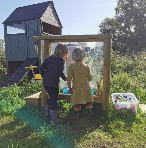 wicker basket with Easter egg